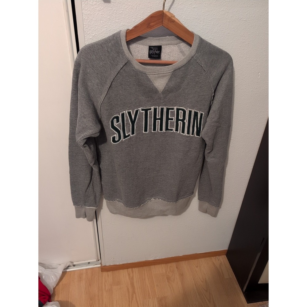 Universal Studios Wizarding World of Harry Potter Slytherin Gray  Sweater Size S